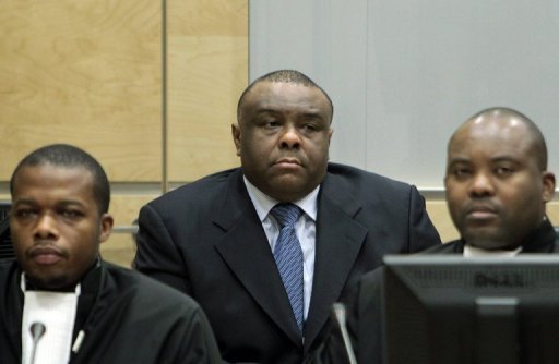 Bemba, with his lawyers Kabongo (L) & Musamba (R), photo: ICC